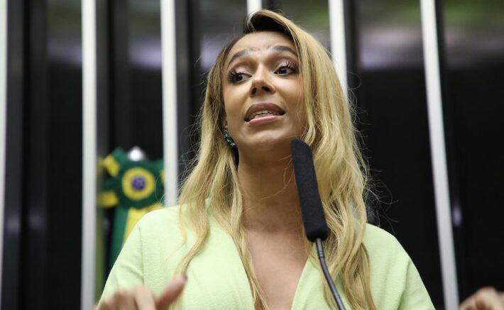 Erika Hilton, deputada federal pelo PSOL-SP, em discurso no plenário da Câmara Foto: Mário Agra/Câmara dos Deputados