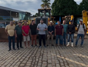 Máquinas enviadas por Jair Bittencourt reforçam limpeza e reconstrução em Pádua