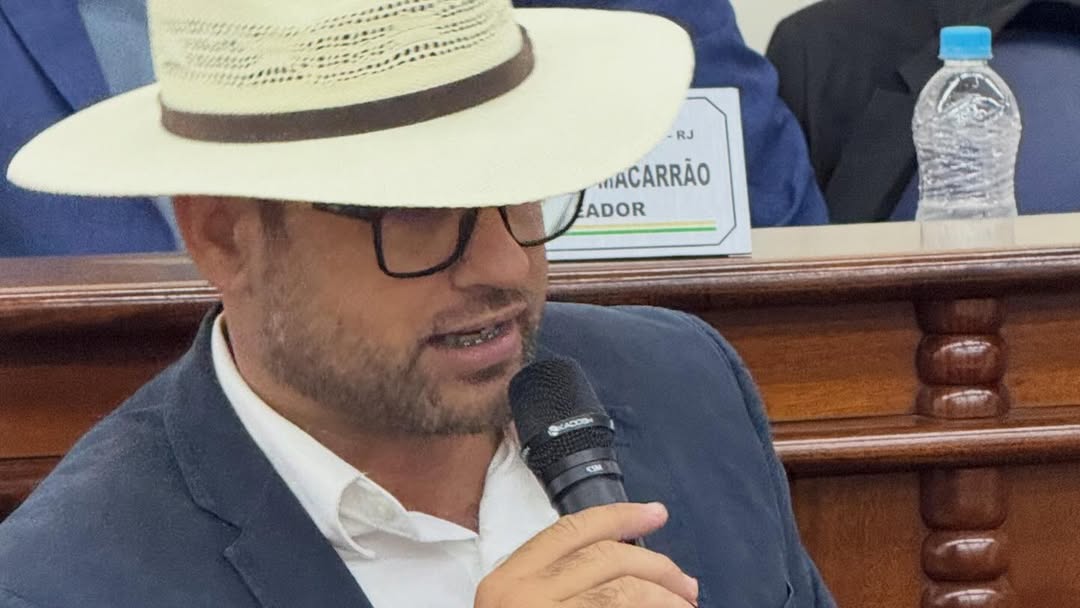 Vereador solicita retirada de equipamentos danificados em academia no bairro Chalé