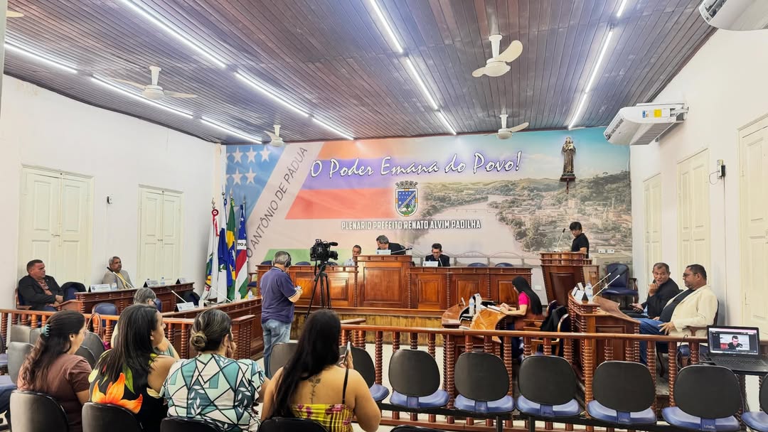 Camara de Pádua discute a conservação das estradas vicinais