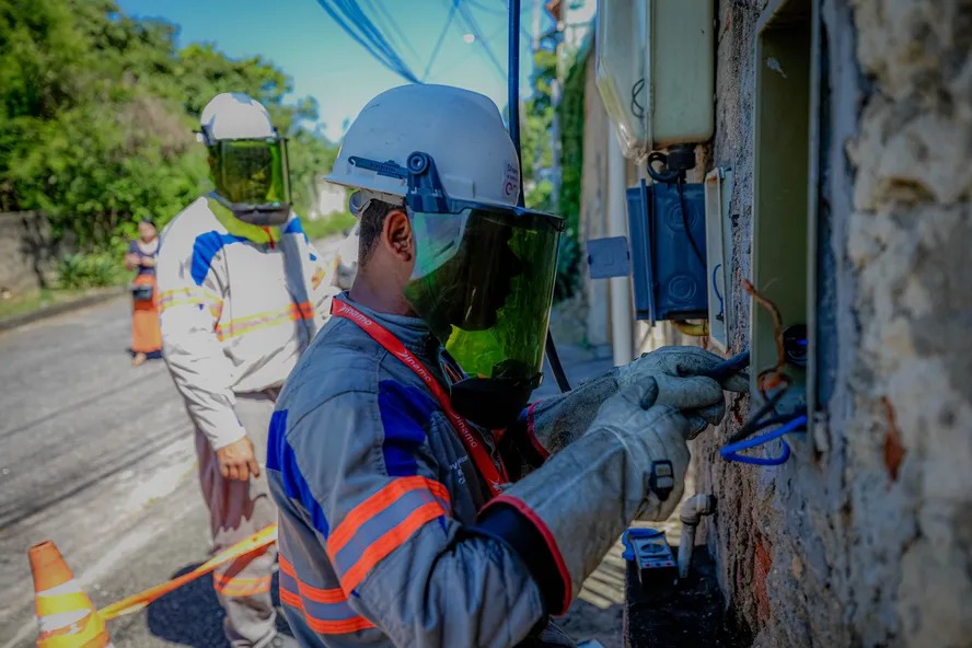 ANEEL mantém bandeira amarela em junho e conta de luz seguirá com cobrança extra