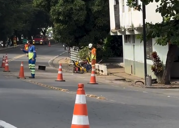 Instalação de radar na RJ-116 deixa trânsito em sistema de siga e pare em Itaocara