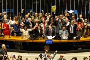 Câmara dos Deputados aprova em primeiro turno PEC que extingue a escala 6×1