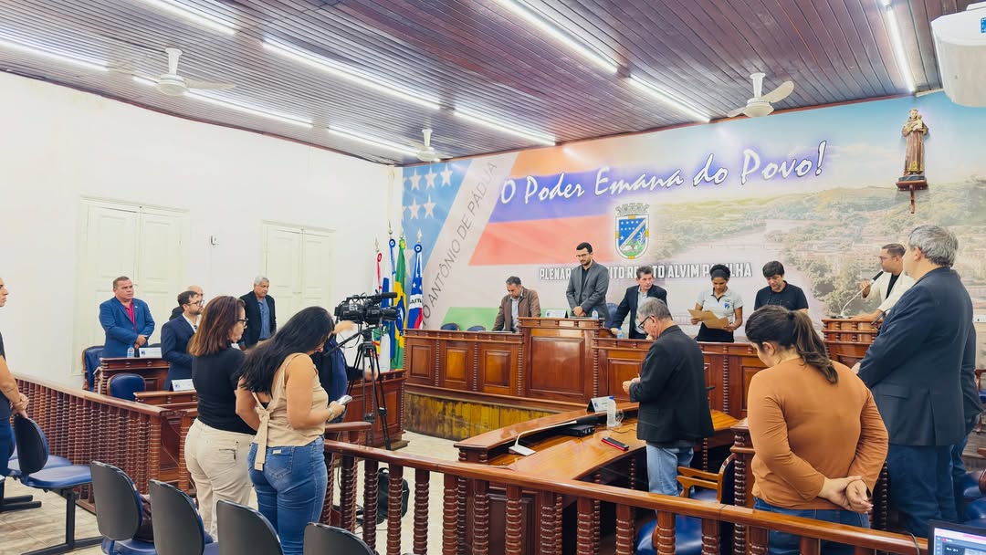 Câmara de Pádua debate infraestrutura, esporte, saúde e homenagens durante sessão ordinária