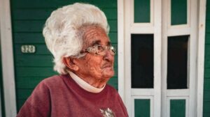 Estado do RJ reforça combate à violência e discriminação contra idosos
