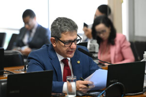 Senado aprova projeto da estratégia nacional de saúde para garantir autonomia do país em insumos médicos