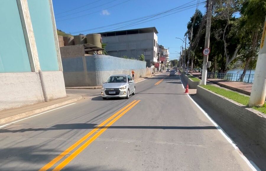 Avenidas de Santo Antônio de Pádua recebem nova sinalização viária